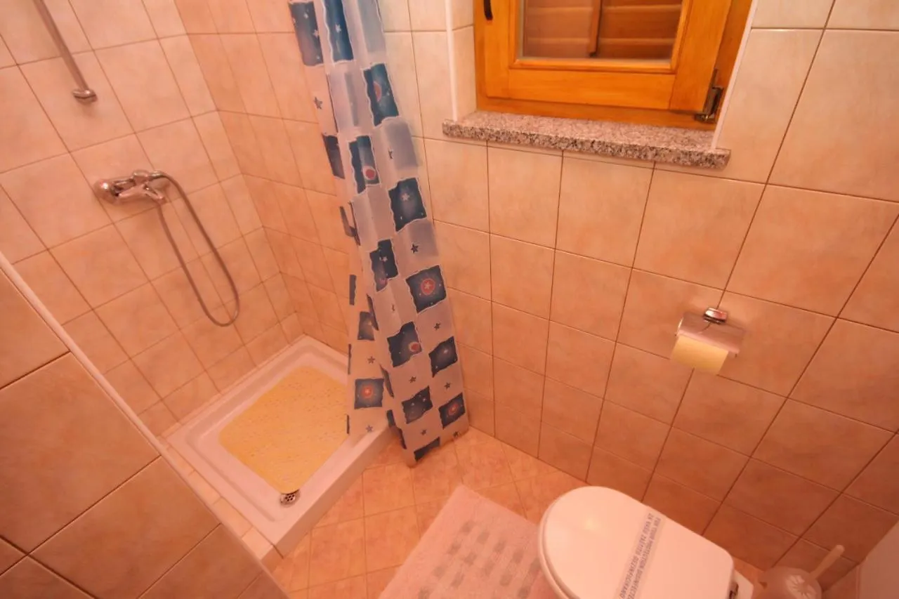 Apartments With A Swimming Pool Motovun - Bataji, Central Istria - Sredisnja Istra - 7069 0*,  Κροατία